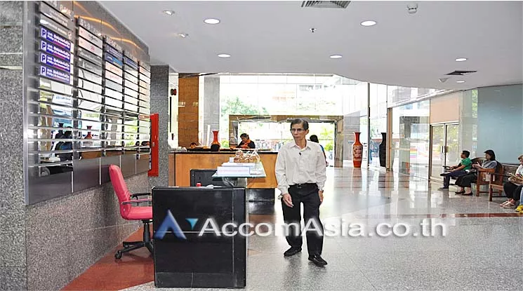 11  Office Space For Rent in Silom ,Bangkok BTS Surasak at Vorawat Building AA12785